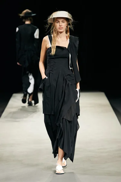 Look 12